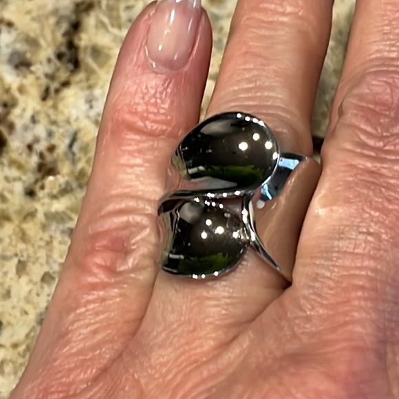 NWOT BIG and BOLD Stainless Steel Ring - Picture 7 of 8